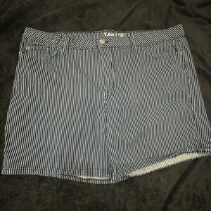 PREOWNED Lee Shorts Womens 18 Blue Striped Regular Fit Mid Rise Cotton Casual